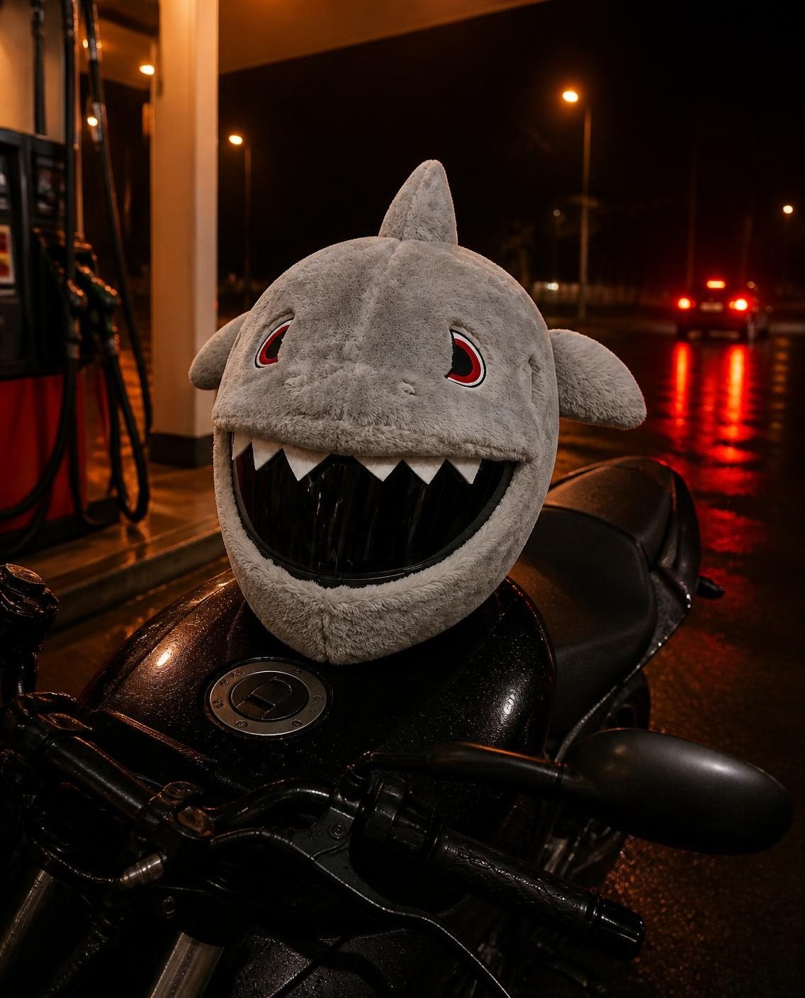 SHARK en la calle, de noche